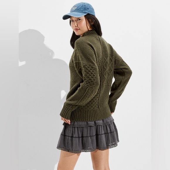 American Eagle Outfitters Soft and Cozy Mixed Stitch Pullover Sweater in Green - Picture 2 of 7